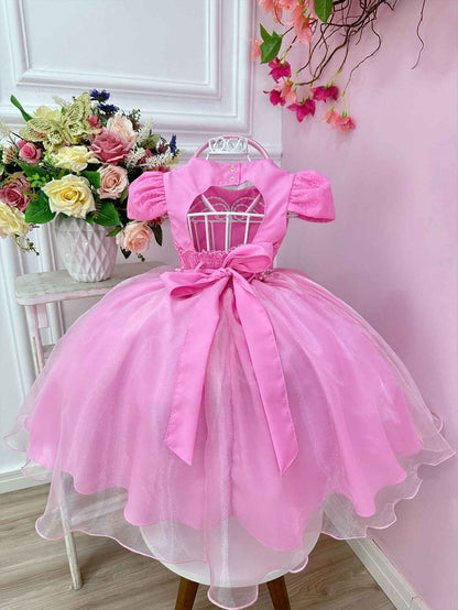 Vestido de dama de honor de encaje rosa chicle con perlas y tiara 