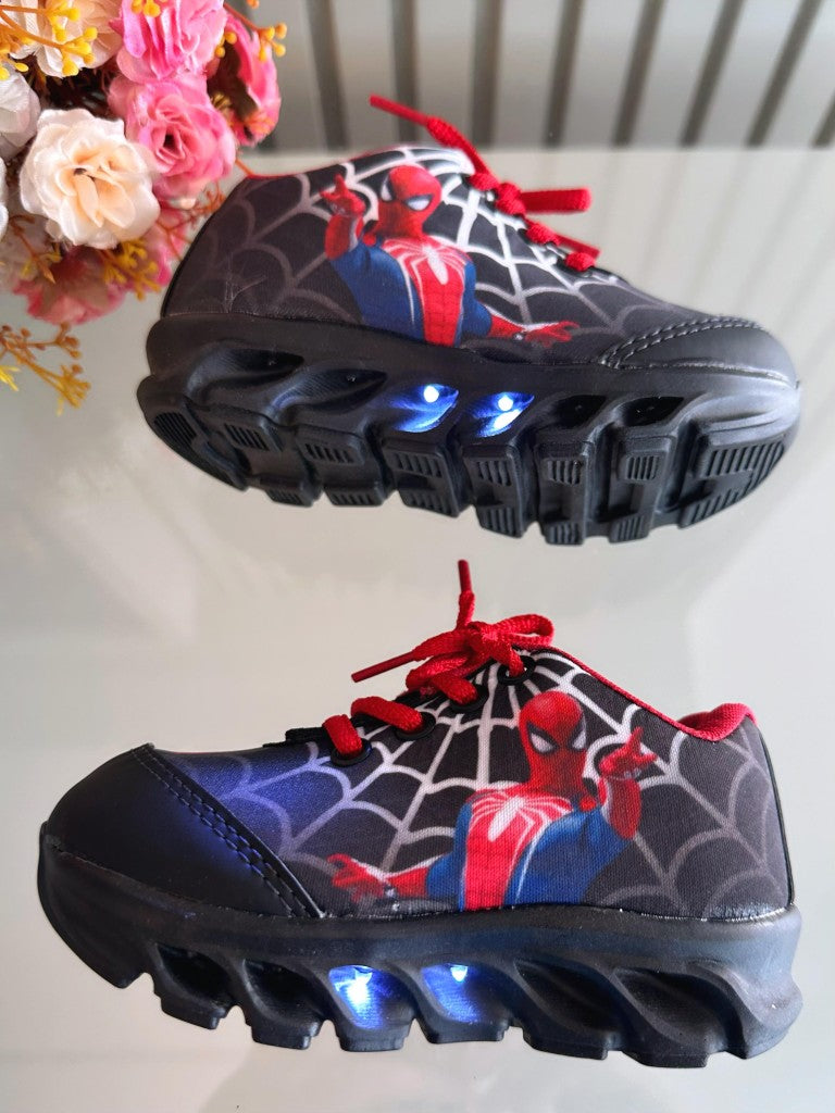 Zapatillas negras de Spider-Man para niño con LED