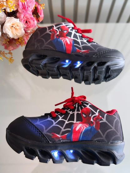 Zapatillas negras de Spider-Man para niño con LED