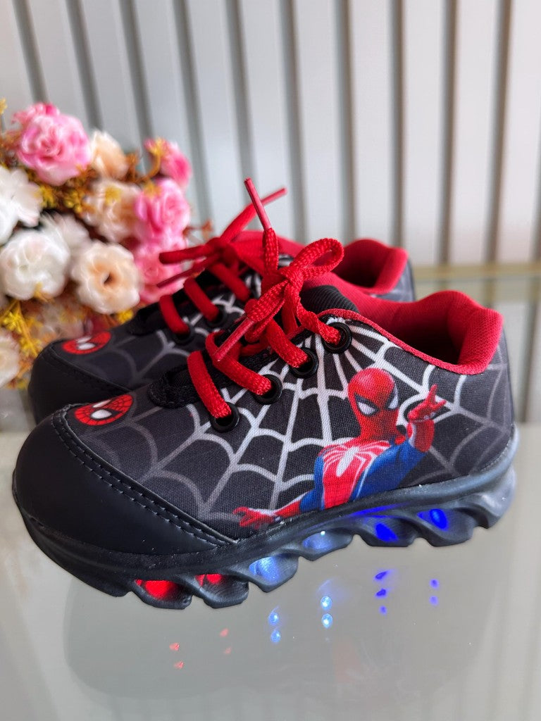 Zapatillas negras de Spider-Man para niño con LED