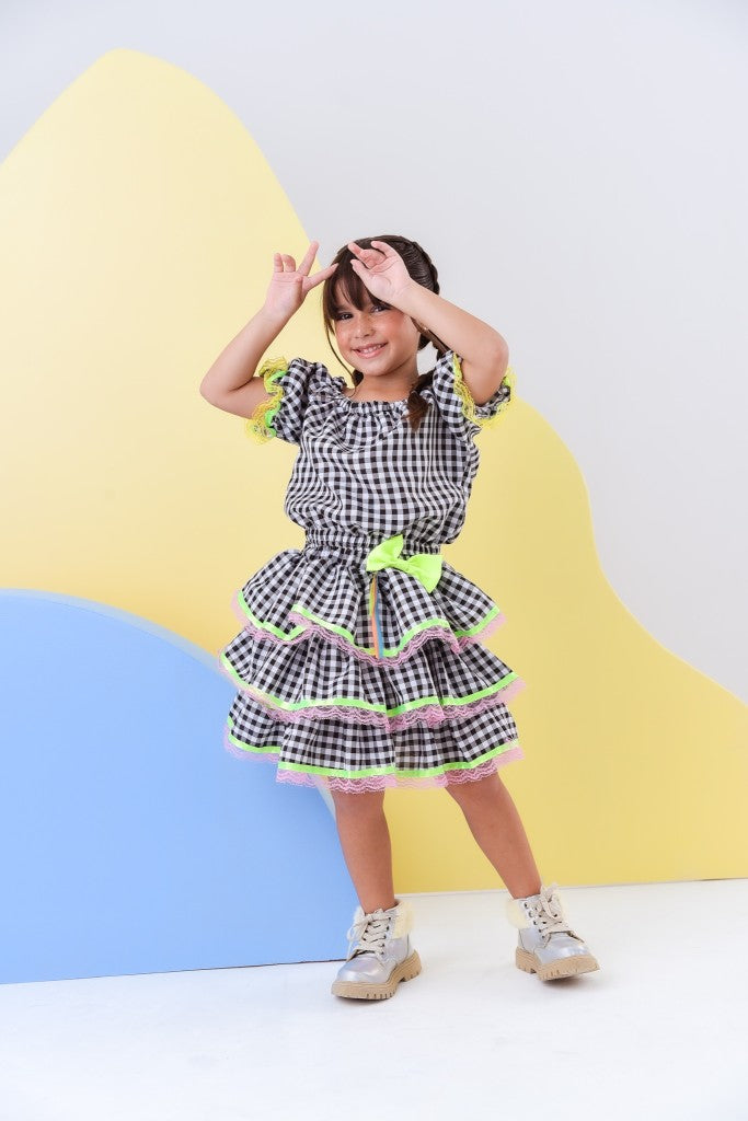 Conjunto corto de cuadros negros Junino para niña con falda de lujo