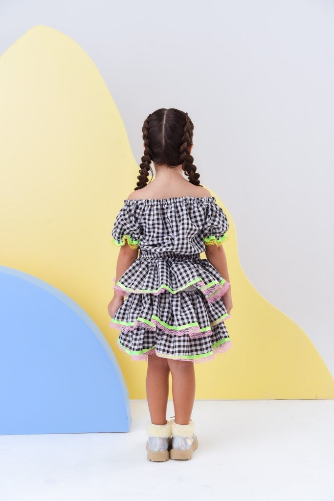 Conjunto corto de cuadros negros Junino para niña con falda de lujo