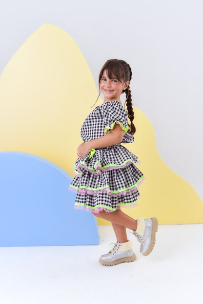 Conjunto corto de cuadros negros Junino para niña con falda de lujo