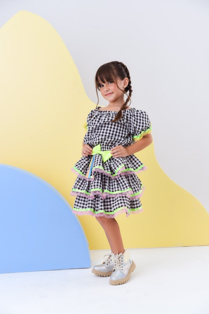 Conjunto corto de cuadros negros Junino para niña con falda de lujo