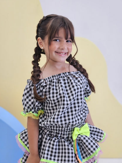 Conjunto corto de cuadros negros Junino para niña con falda de lujo