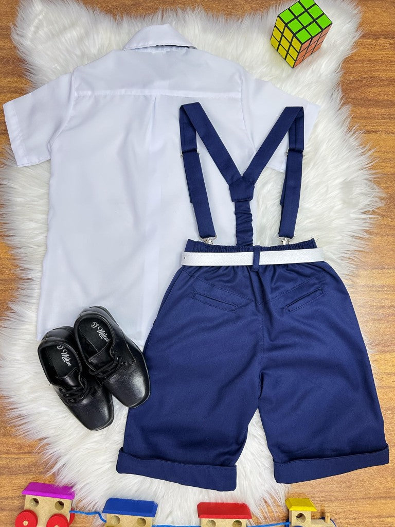 Conjunto formal: Camisa blanca y short con tirantes y corbata azul marino 