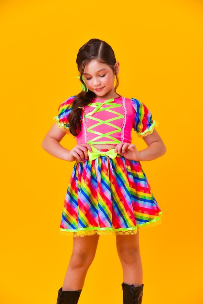 Conjunto corto Junino rosa para niña con falda colorida