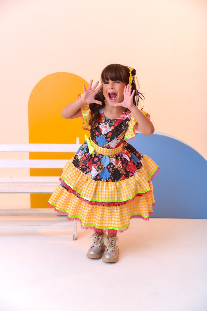 Vestido infantil de lujo Junino Arraiá con cuadros amarillos y coloridos