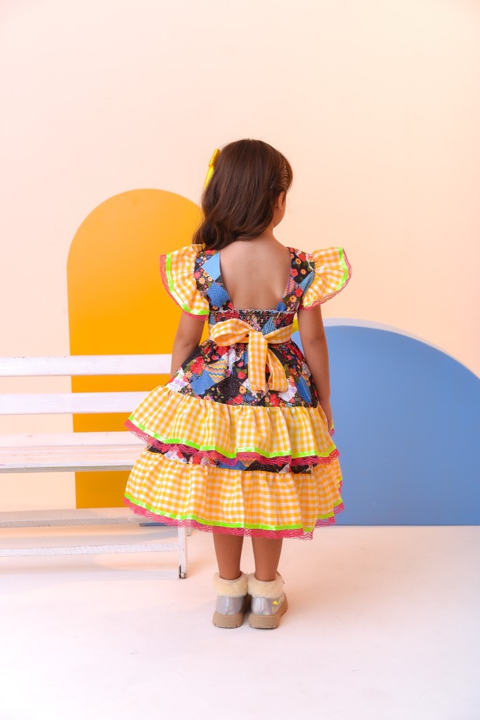 Vestido infantil de lujo Junino Arraiá con cuadros amarillos y coloridos