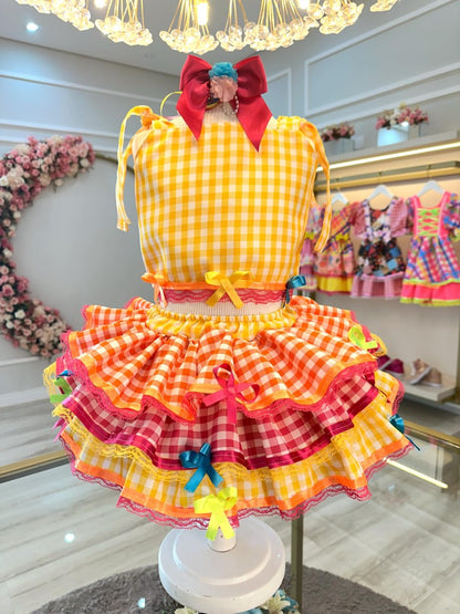 Conjunto corto Junino para niña con falda a cuadros amarilla y colorida