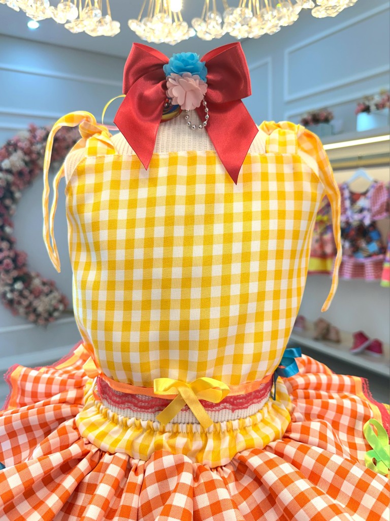 Conjunto corto Junino para niña con falda a cuadros amarilla y colorida