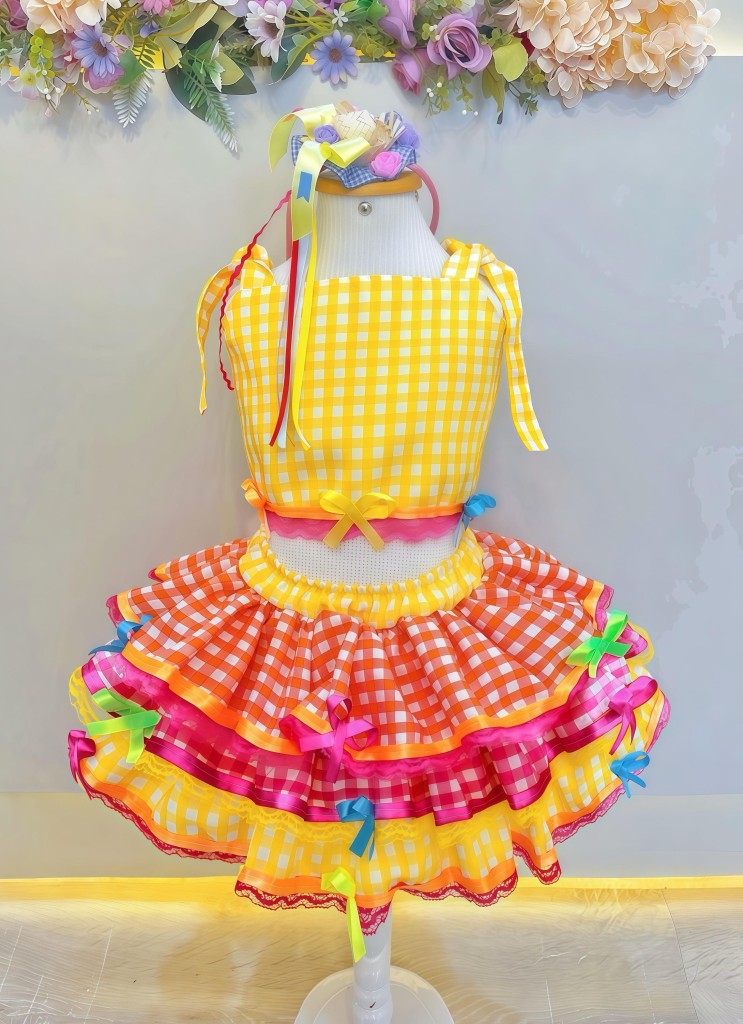 Conjunto corto Junino para niña con falda a cuadros amarilla y colorida