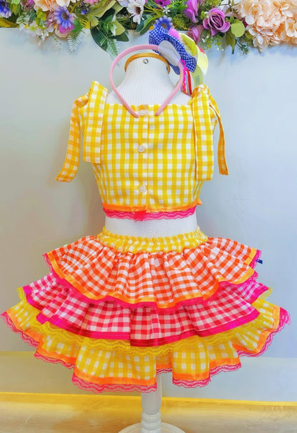 Conjunto corto Junino para niña con falda a cuadros amarilla y colorida