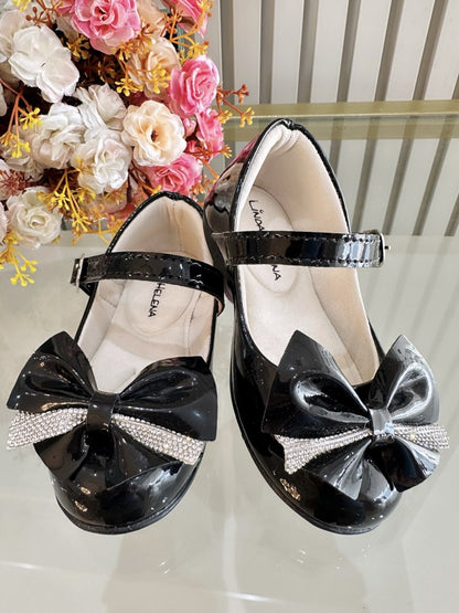 Zapato de charol negro con aplique de lazo de diamantes de imitación de lujo 