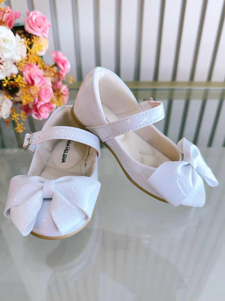 Zapato de lujo de charol blanco con aplique de lazo 