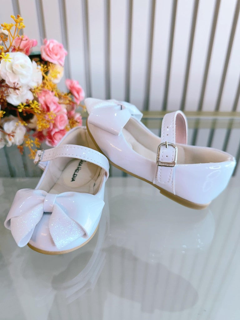 Zapato de lujo de charol blanco con aplique de lazo 