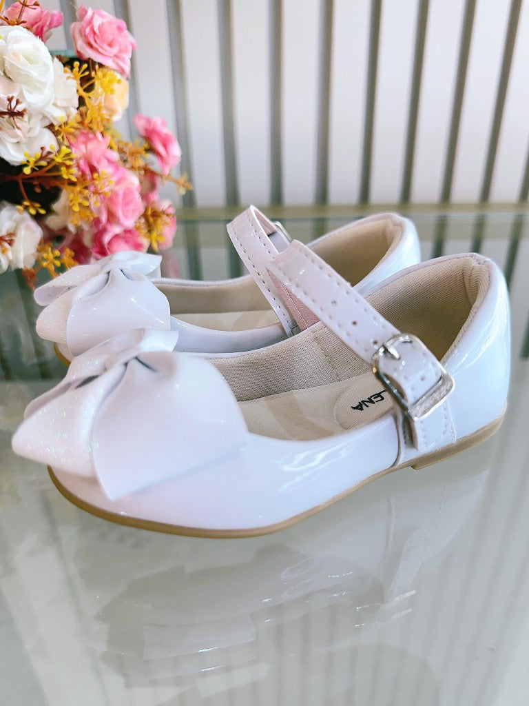 Zapato de lujo de charol blanco con aplique de lazo 