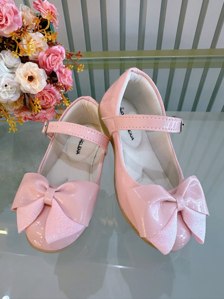 Zapatos de charol rosa con aplique de lazo de lujo 