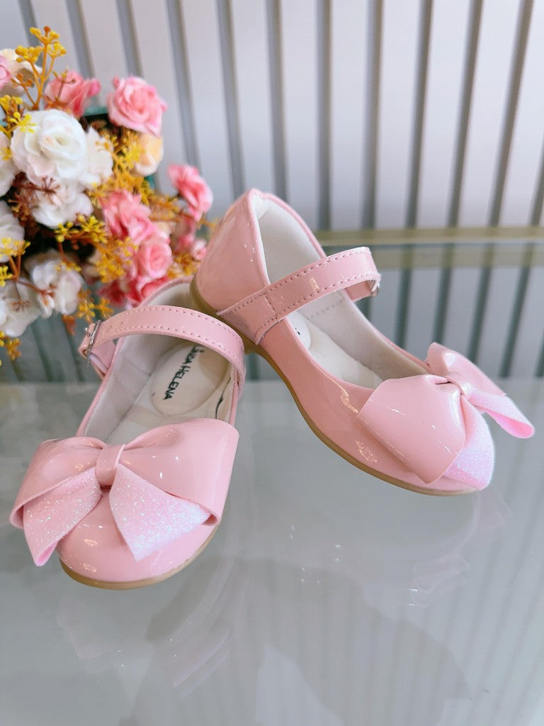 Zapatos de charol rosa con aplique de lazo de lujo 
