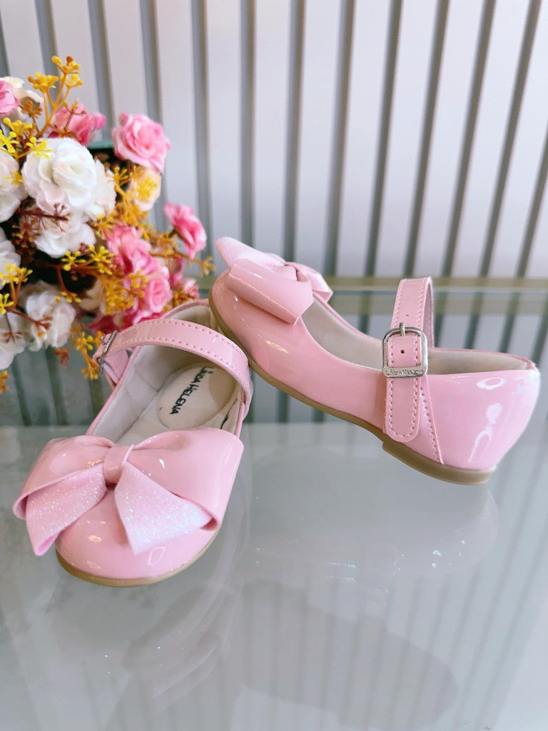 Zapatos de charol rosa con aplique de lazo de lujo 
