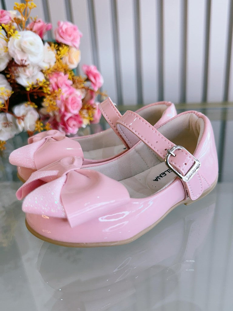 Zapatos de charol rosa con aplique de lazo de lujo 
