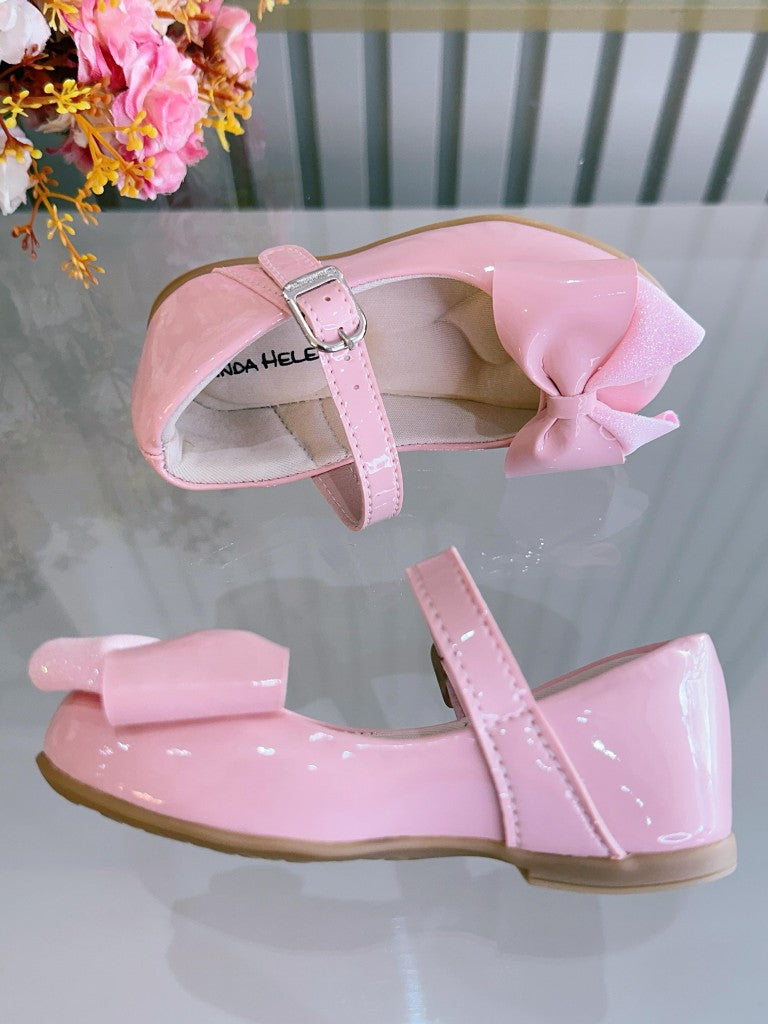 Zapatos de charol rosa con aplique de lazo de lujo 
