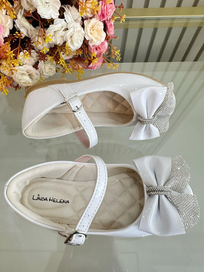 Zapatos infantiles de charol blanco con aplique de lazo de diamantes de imitación 