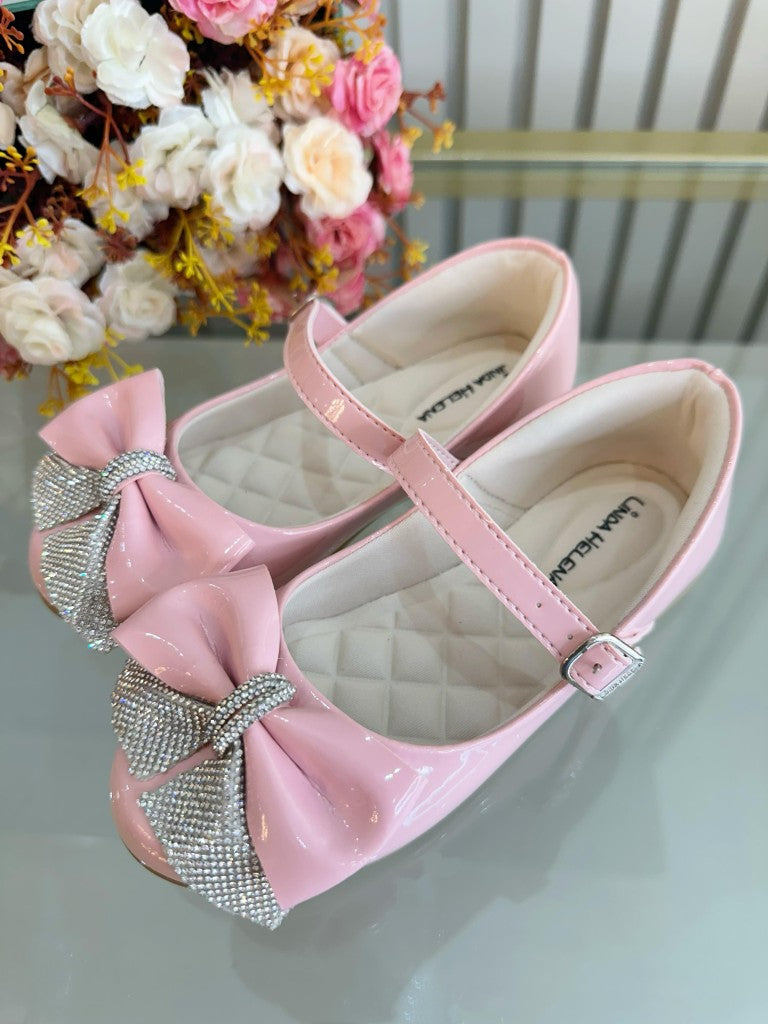 Zapato infantil de charol rosa con aplique de lazo de diamantes de imitación 