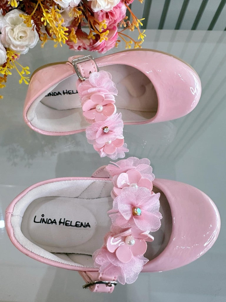 Zapatos infantiles de charol rosa con apliques florales de lujo