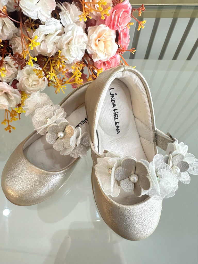 Zapatos infantiles dorados mate con apliques florales de lujo
