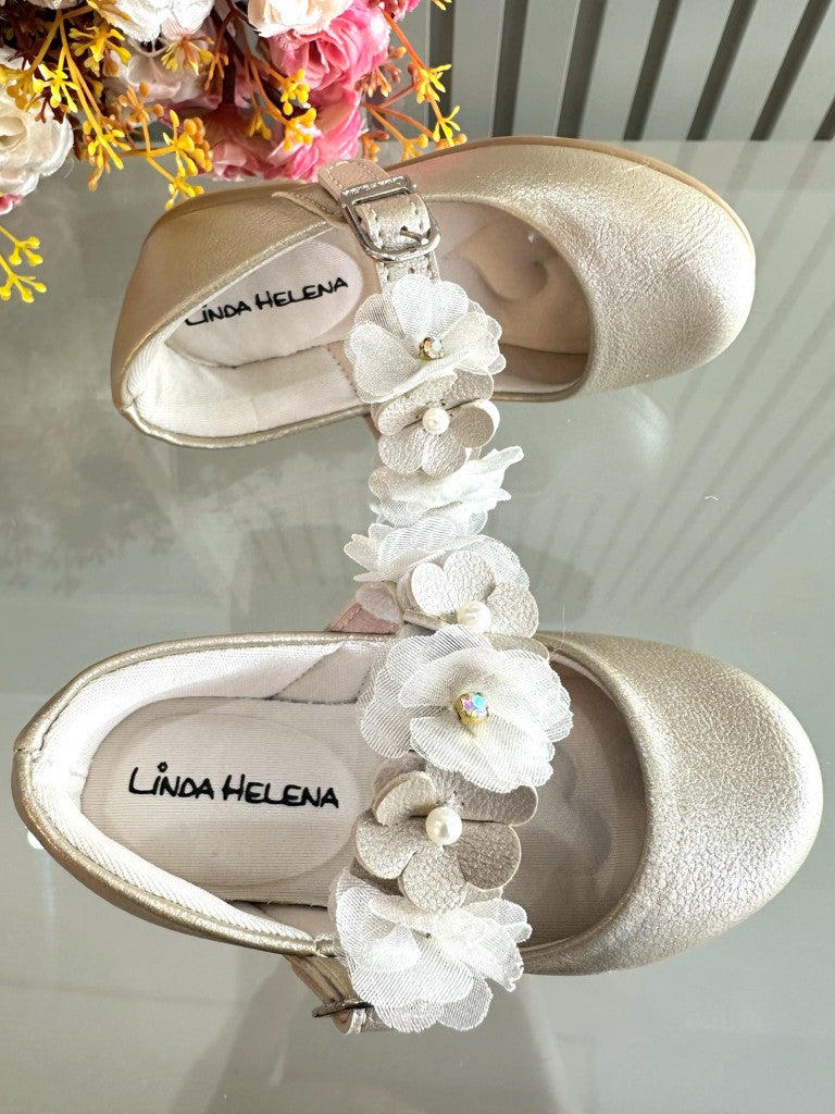 Zapatos infantiles dorados mate con apliques florales de lujo