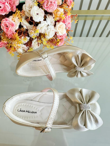 Zapato de tacón dorado mate con lazo y aplique de diamantes de imitación