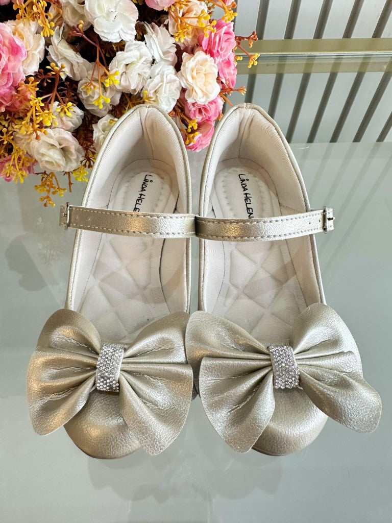 Zapato de tacón dorado mate con lazo y aplique de diamantes de imitación