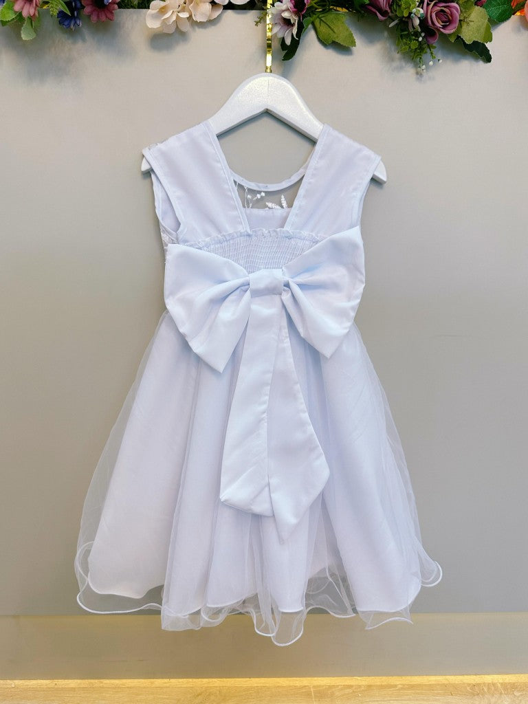 Vestido infantil blanco con volantes y encaje para fiestas de damas de honor