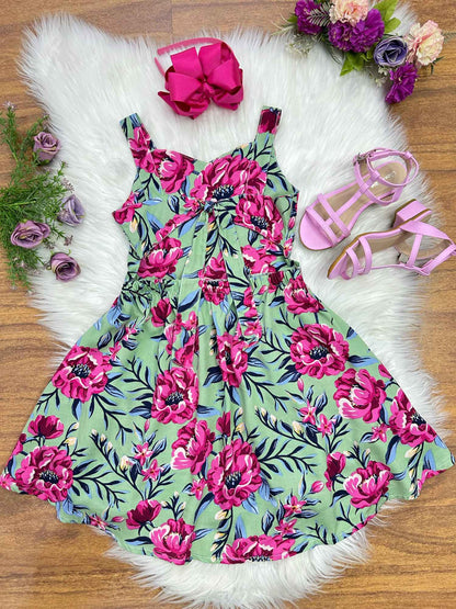 Vestido infantil informal de primavera y verano con estampado floral verde y colorido 