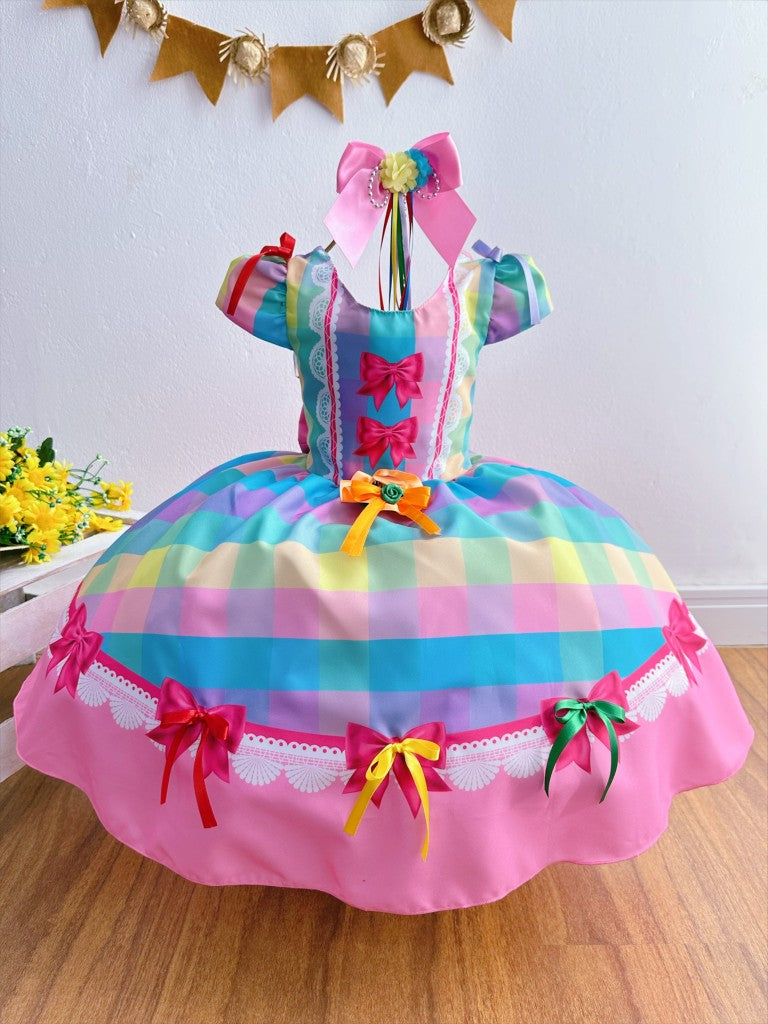 Fiesta infantil de Arraiá de junio: vestido a cuadros colorido de San Juan
