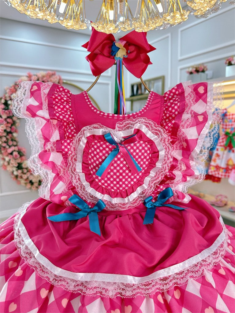 Vestido infantil caipira Junino rosa con diseño de corazones