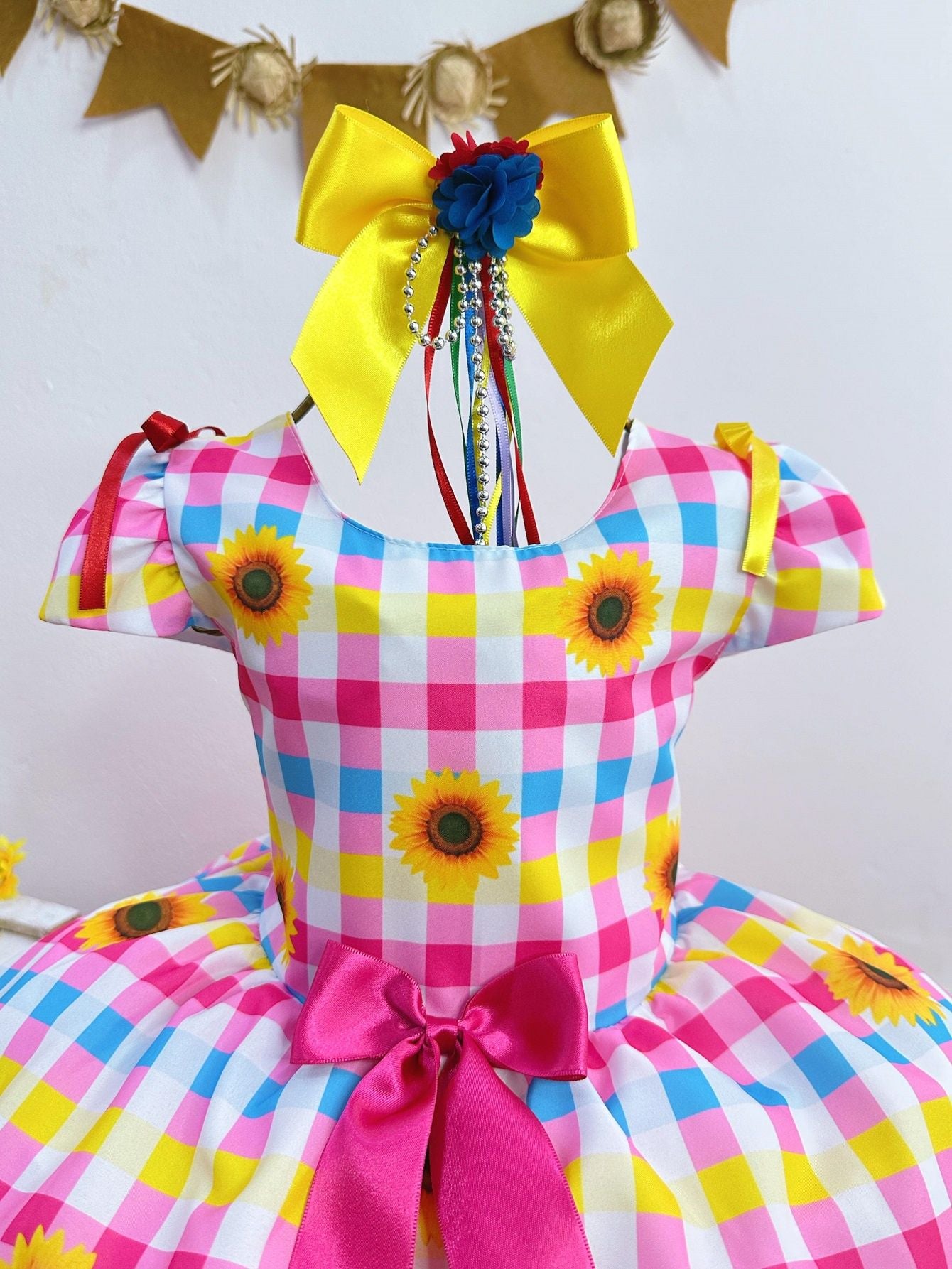 Fiesta infantil de Arraiá de junio: vestido rosa a cuadros de San Juan