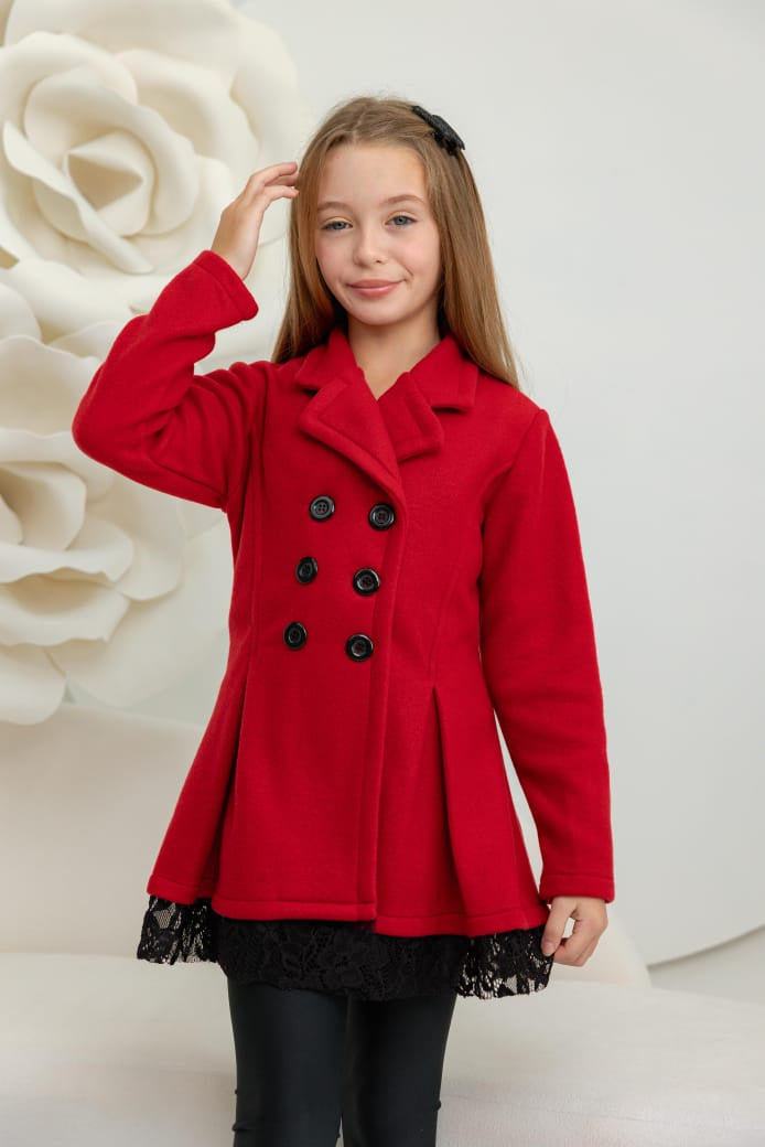 Abrigo infantil de encaje suave con botón rojo 