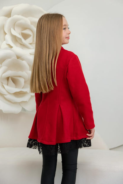 Abrigo infantil de encaje suave con botón rojo 