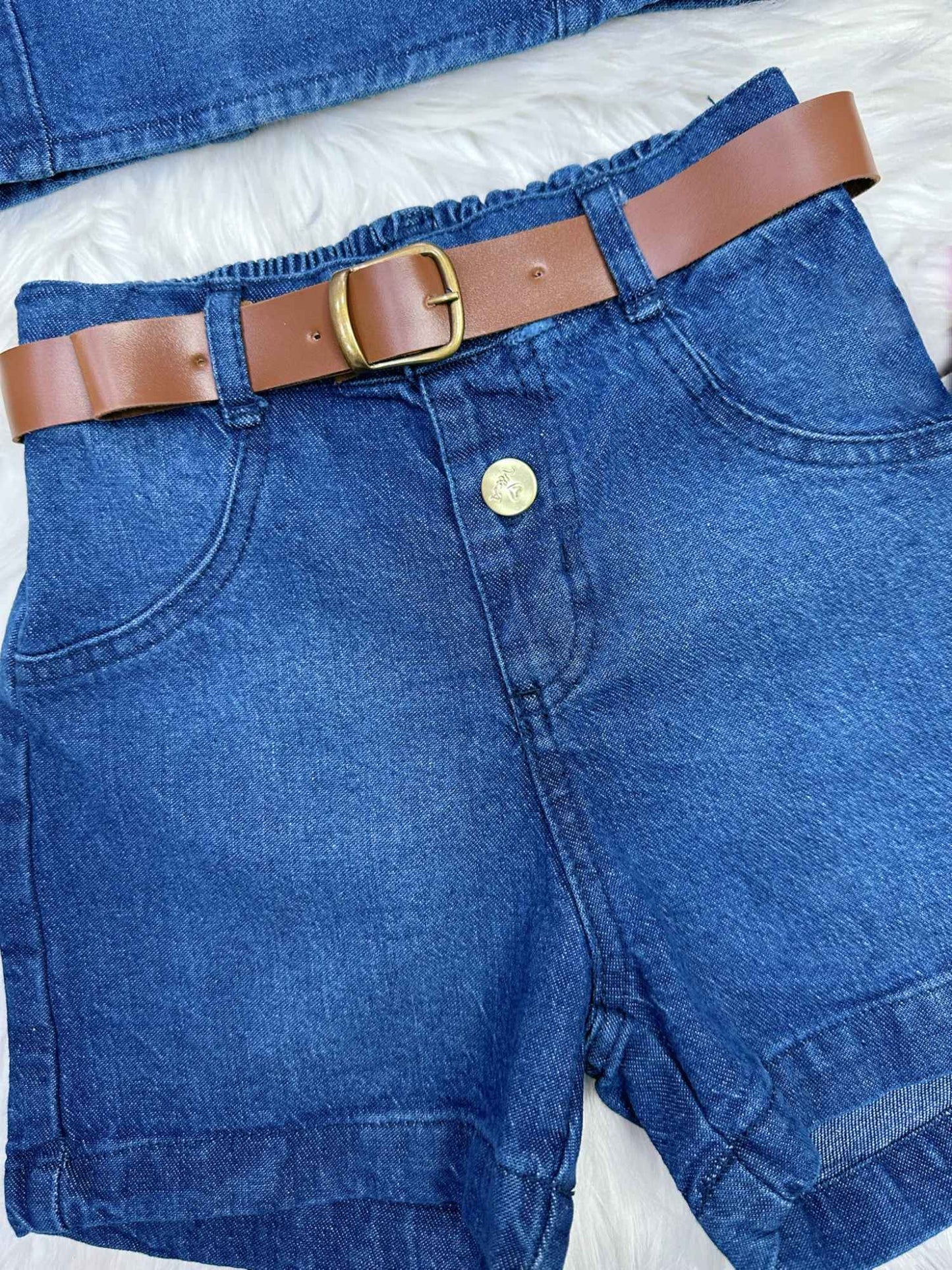 Conjunto infantil de blusa boiadeira informal y pantalones vaqueros cortos