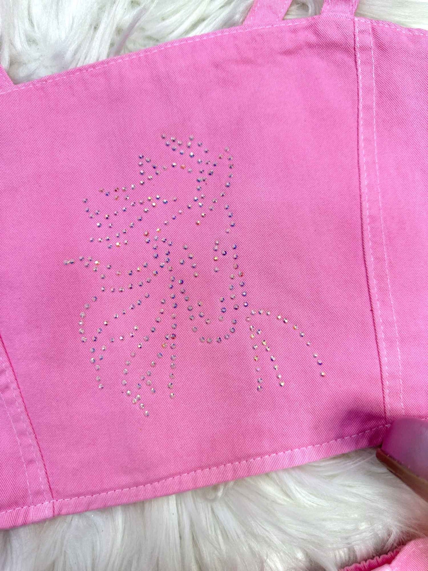 Conjunto infantil casual de blusa y pantalón corto de sarga rosa tipo boiadeira
