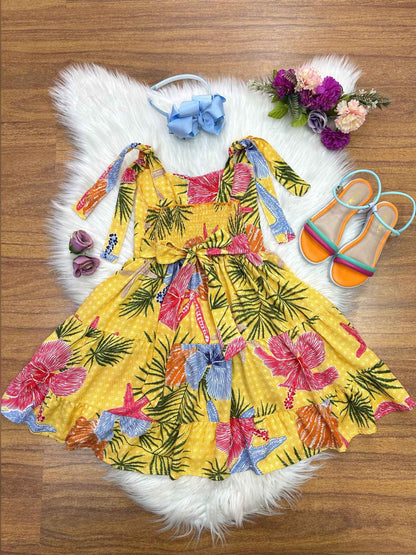 Vestido infantil casual de primavera con estampado floral amarillo y colorido 