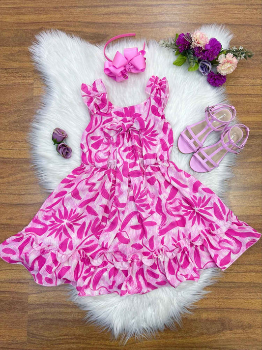 Vestido infantil informal de primavera con estampado floral rosa chicle 