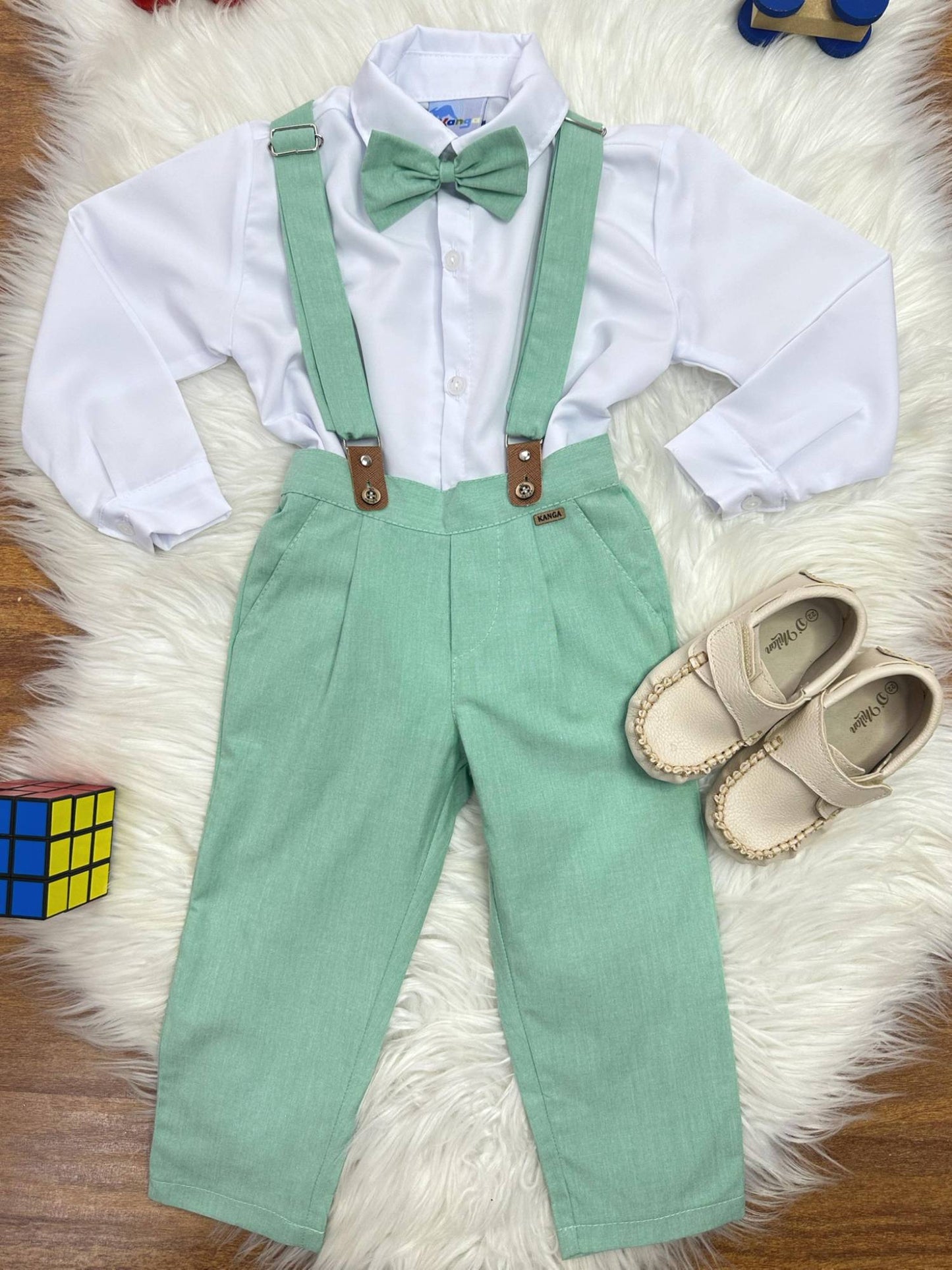 Conjunto Formal Camisa Blanca con Pantalón Corbata y Tirantes Verdes