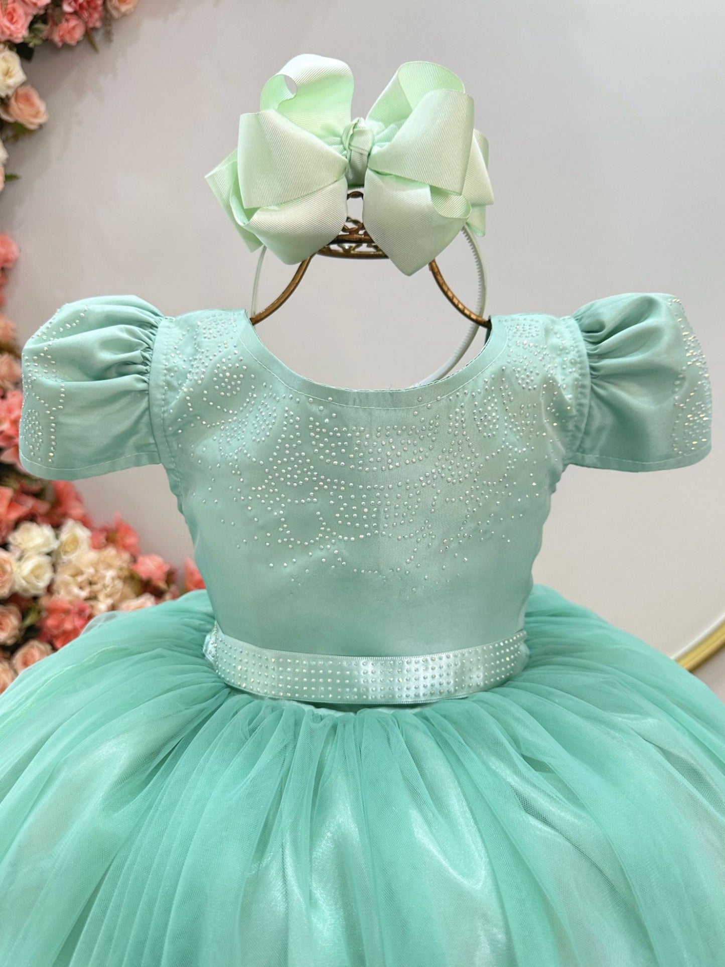 Vestido infantil verde menta con pedrería para bodas, fiestas y eventos de lujo.