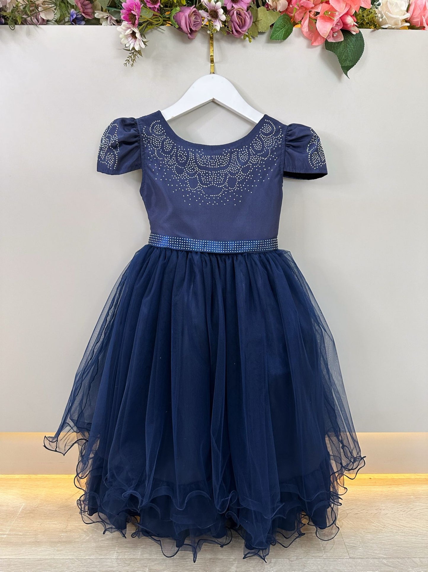 Vestido infantil azul marino con pedrería de lujo