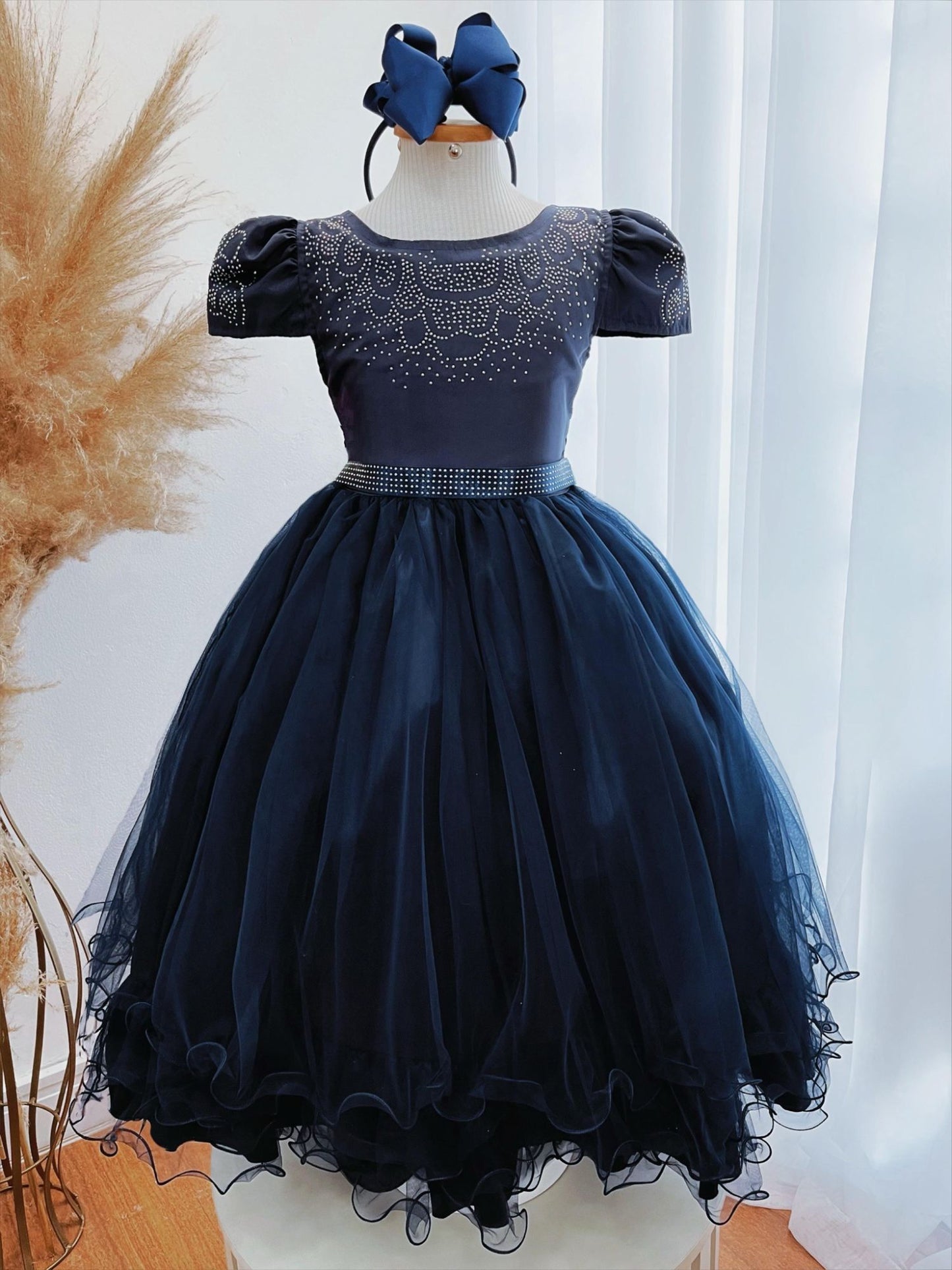 Vestido infantil azul marino con pedrería de lujo