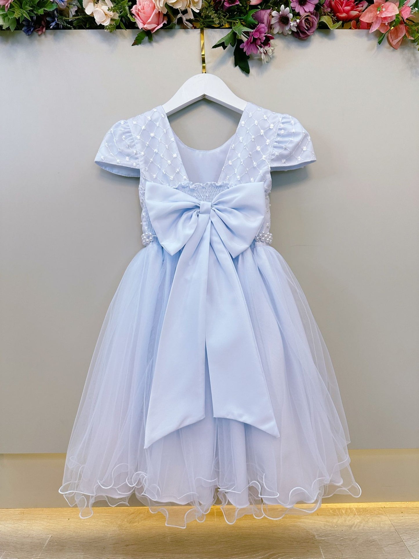 Vestido infantil blanco con busto y encaje para bodas