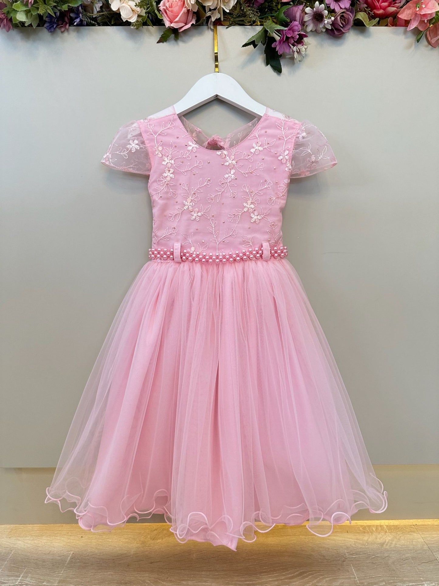 Vestido infantil rosa con busto y encaje para bodas
